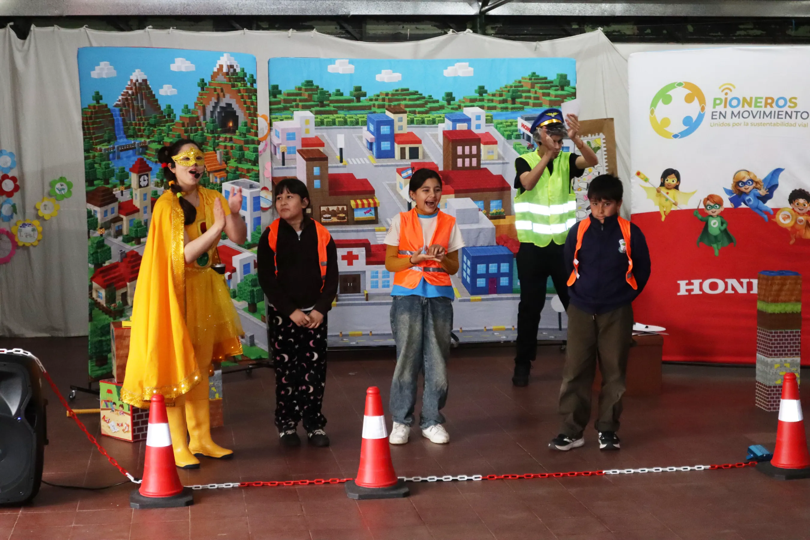 Elisa Abella y Fernanda Lago acompañaron una jornada educativa de Honda en el barrio Las Acacias