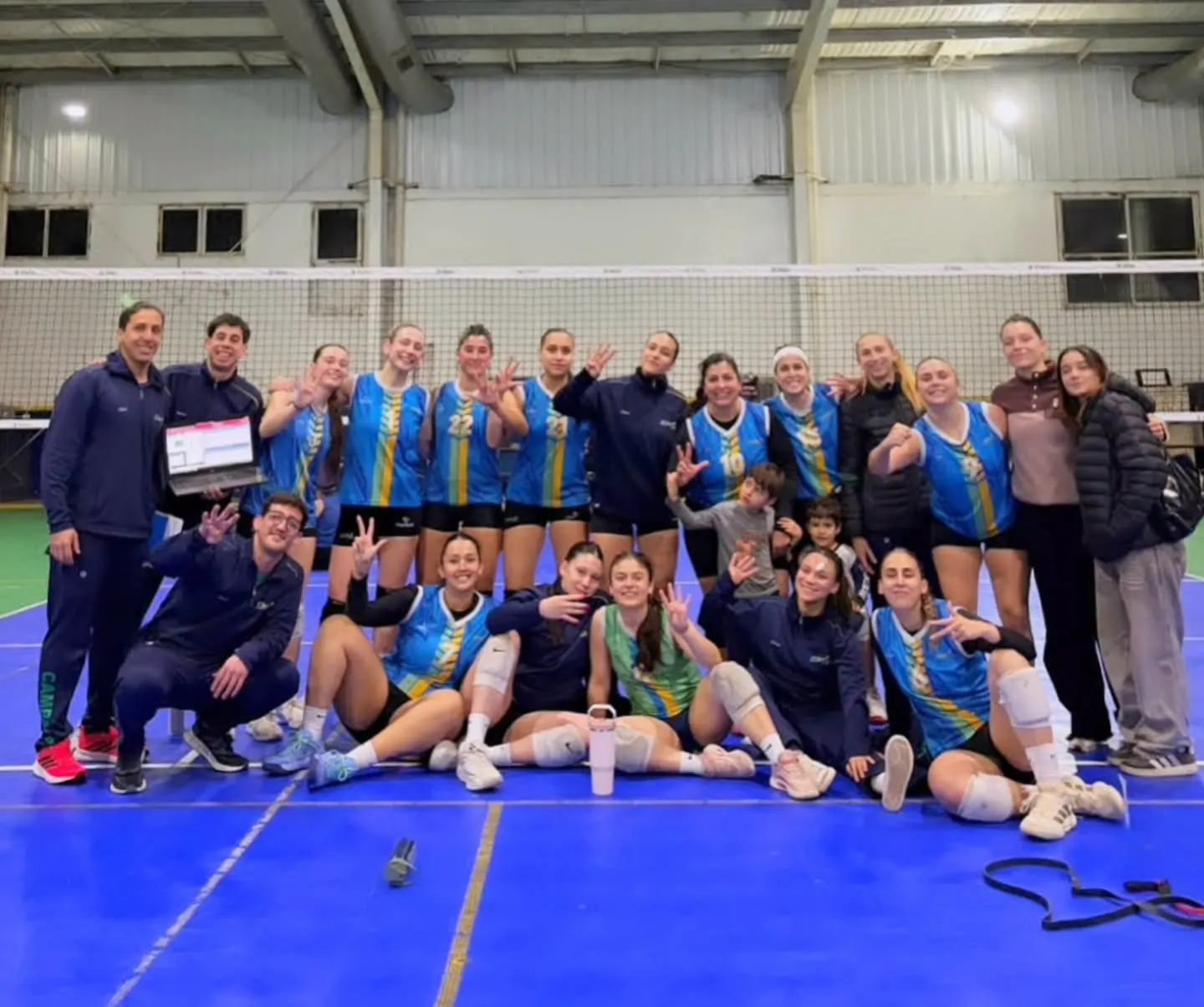 Vóley femenino: Ciudad de Campana ganó de local y el viernes juega en Moreno