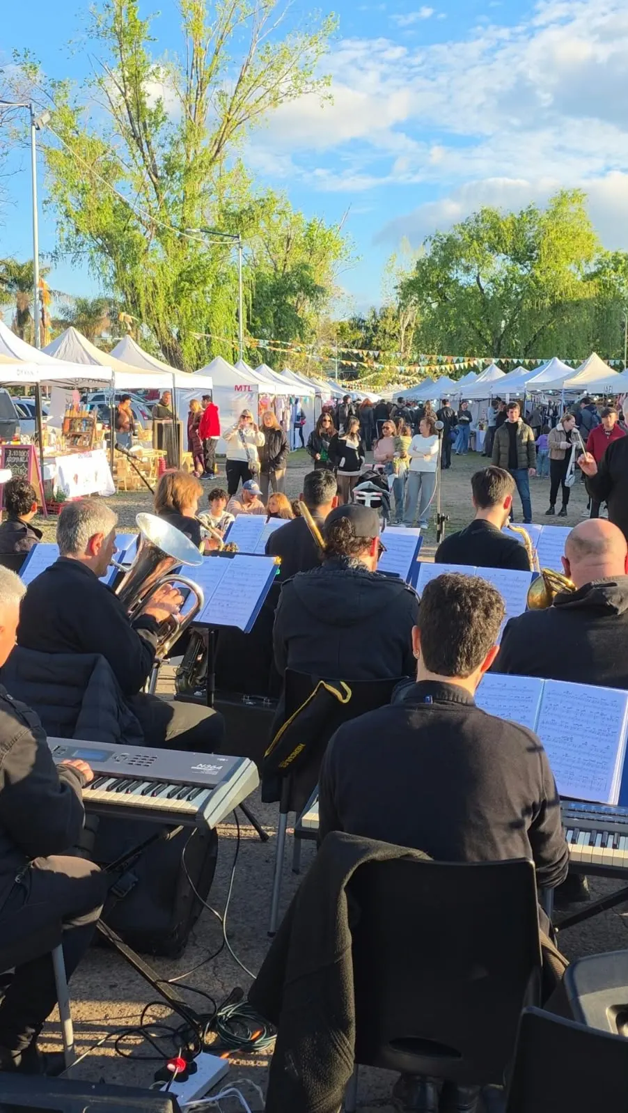 La Banda de Música Municipal de Zárate brindó un concierto en la Feria del Paredón Rosa