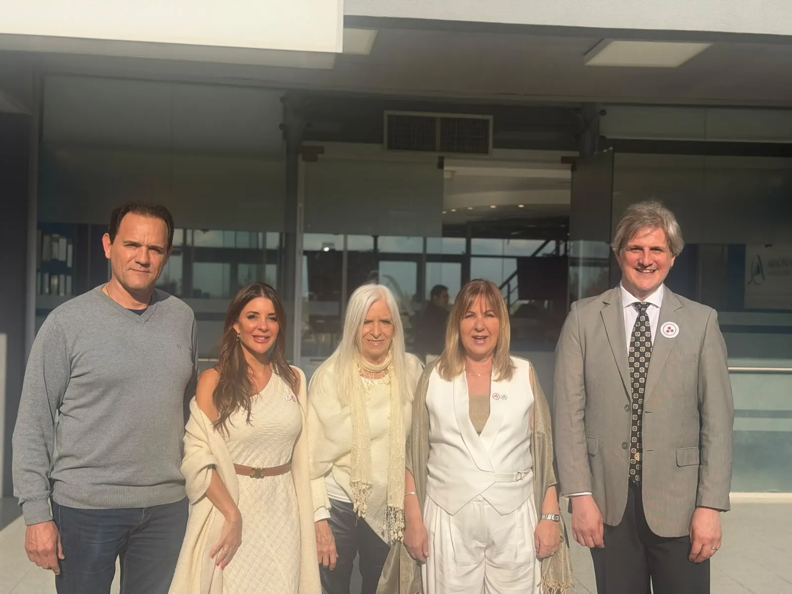 Chiche Lagar acompañó al Colegio Armonía de Campana en su reconocimiento como Embajada de Paz