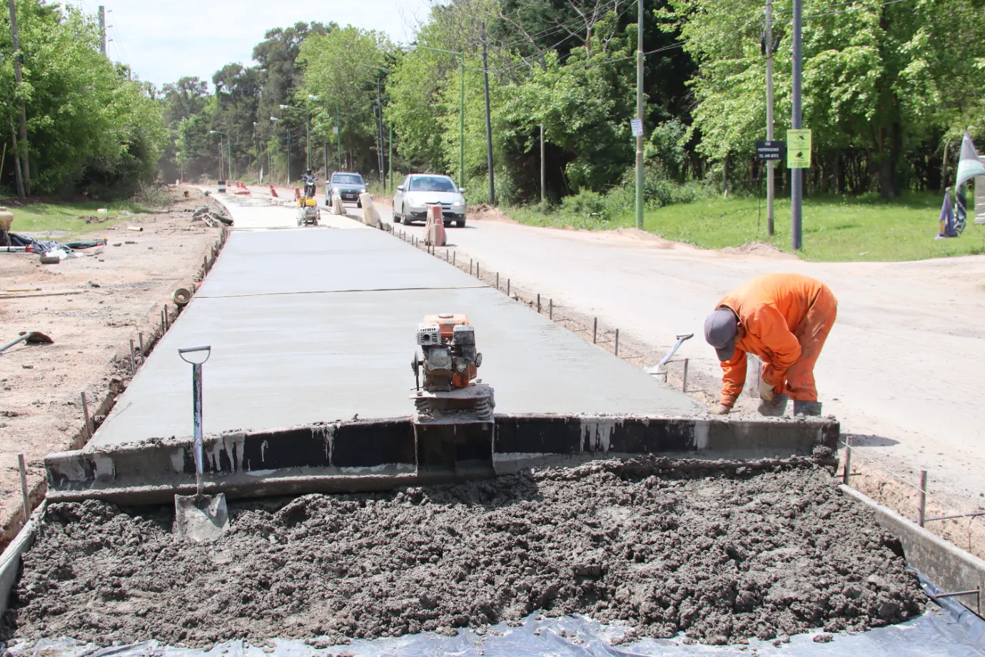 Avanza el hormigonado en la Ruta 4 y comenzaron a construir las banquinas